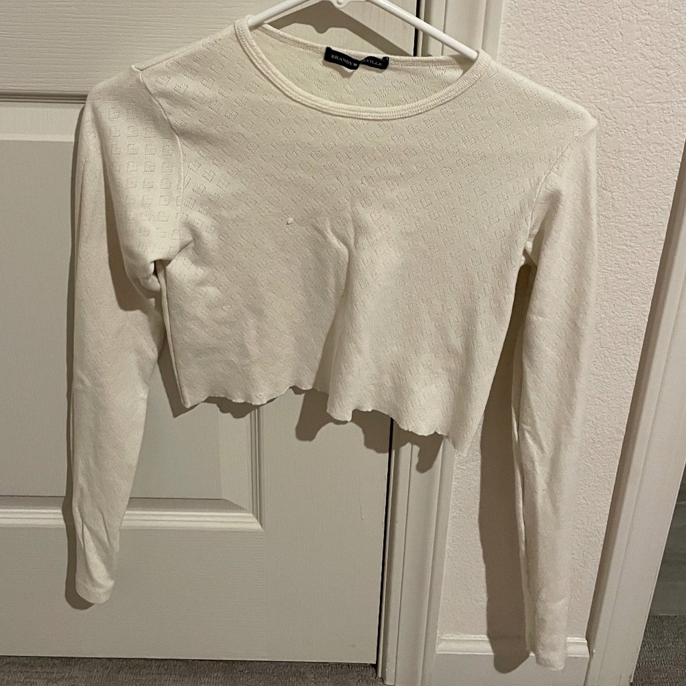 Brandy Melville: White Heart Design Long Sleeve Cropped Tee